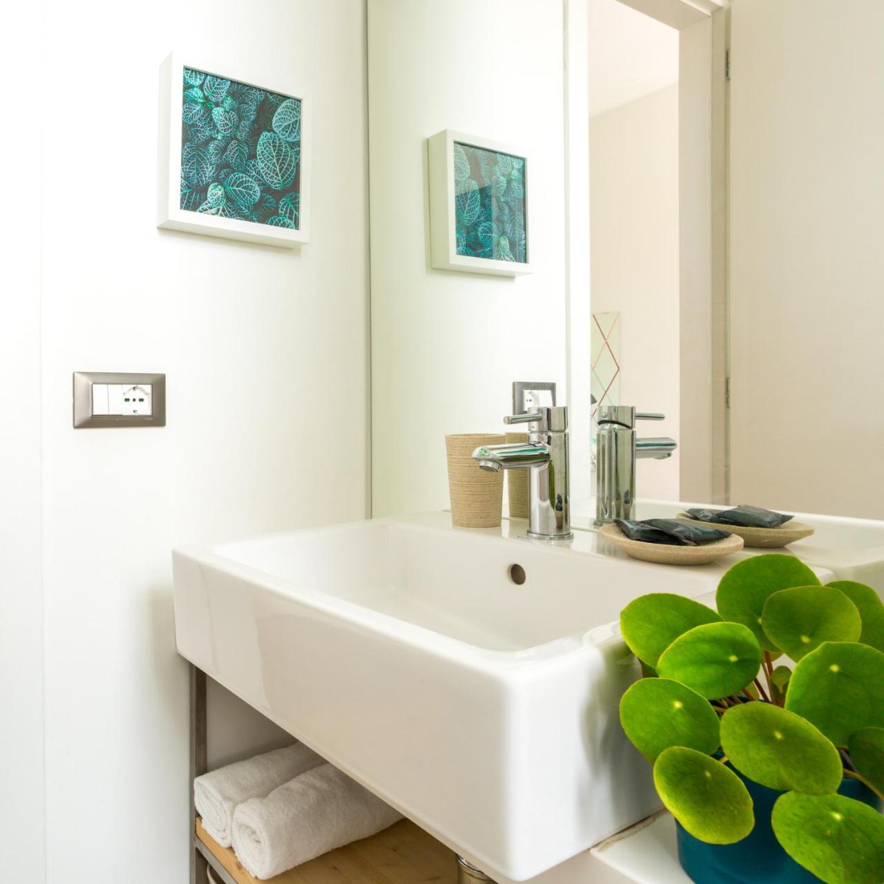 Duomo Views, Light, Jungle-Inspired Studio With Terrace Milão Exterior foto